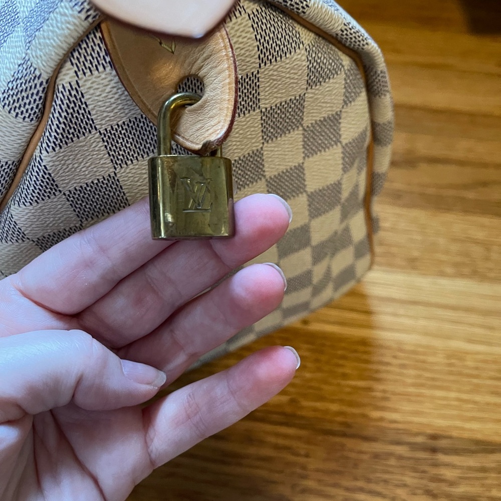 Authentic Louis Vuitton Speedy 30 - Picture 9 of 13